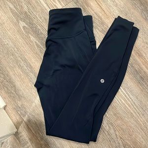 LULULEMON Wunder Under Leggings in Navy Blue (28” Size 4)
